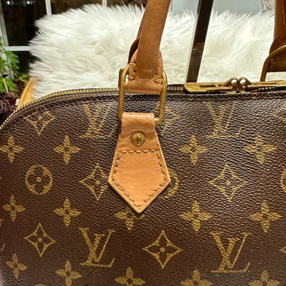 Louis Vuitton Monogram Alma Handbag - Picture 5 of 11
